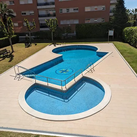 Large Luxury With Shared Pool