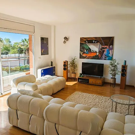 Apartment Large Luxury With Shared Pool Sitges