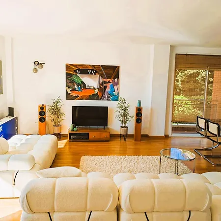 Large Luxury With Shared Pool Sitges